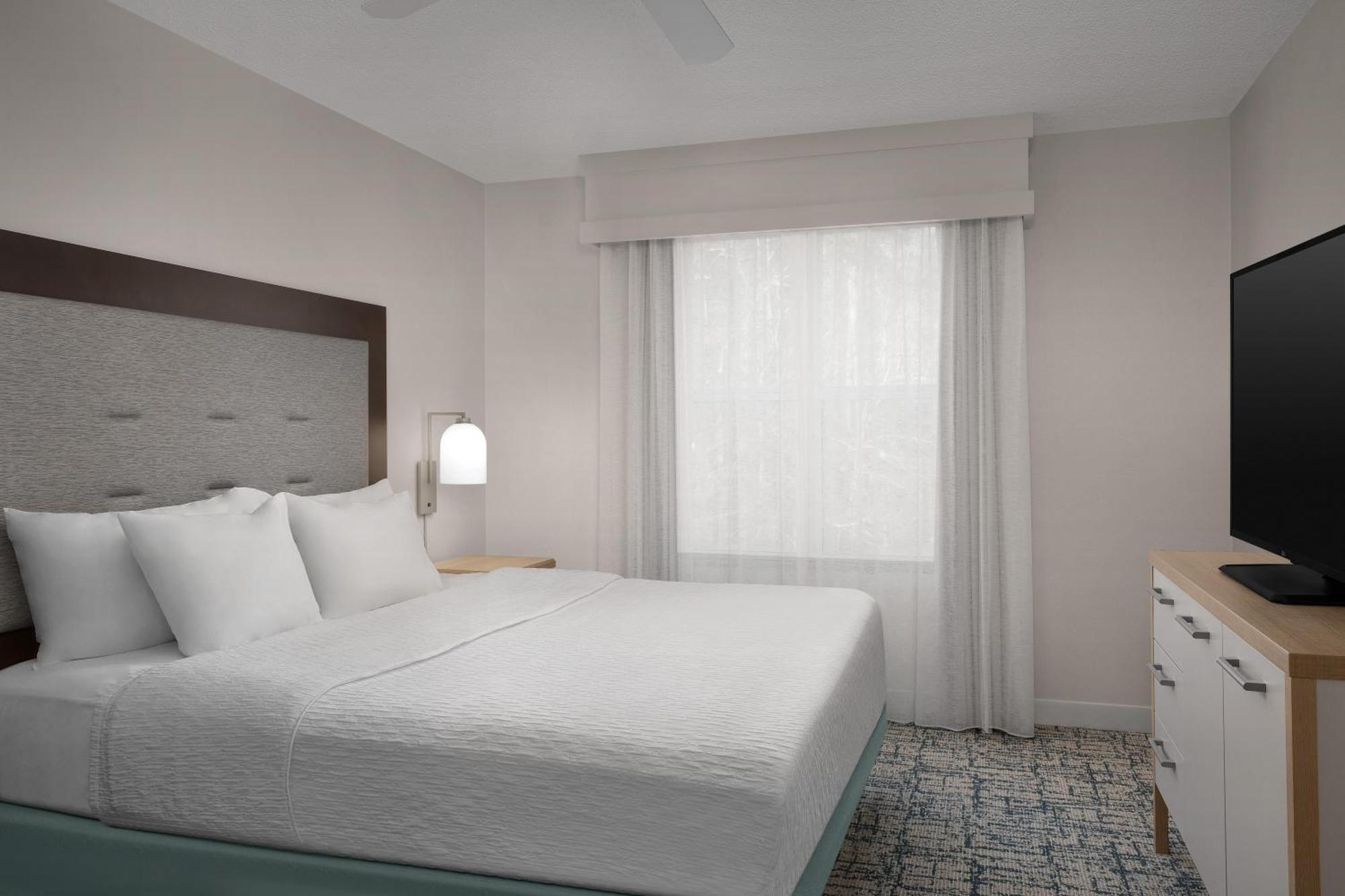 Suite Lit King-Size - Accessible aux Personnes à Mobilité Réduite - Non-Fumeurs